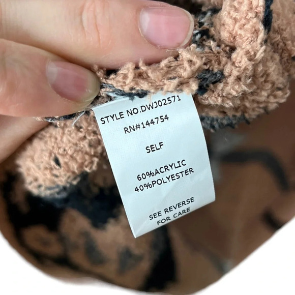 Davi & Dani • Aztec One Button Cardigan - Picture 8 of 9